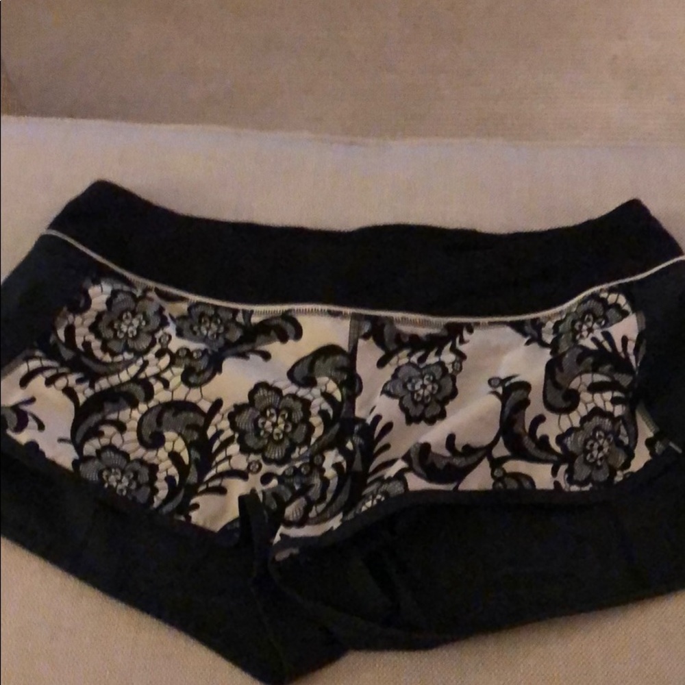 Lululemon Speed up short 2.5